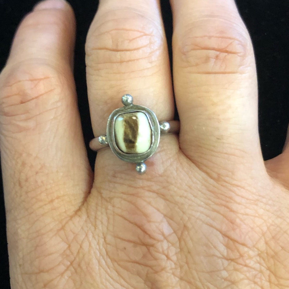 Sterling silver ring with cute stone/bead